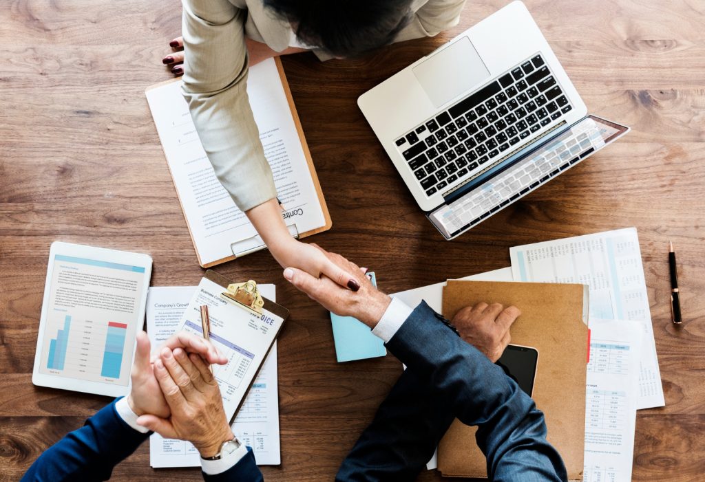 كيف يمكن لكاتب العدل الخاص إدارة التوكيلات العامة والخاصة وتتبعها إلكترونيًا؟