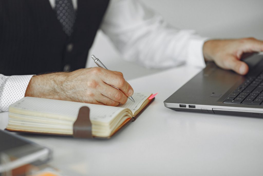 إدارة صلاحيات الموظفين في مكاتب الكاتب العدل الخاص